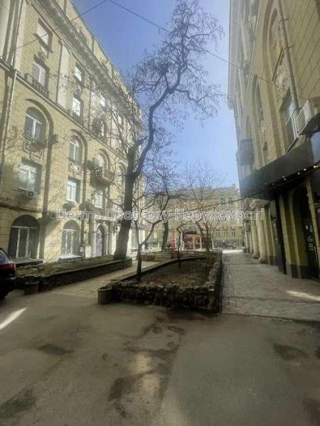 Продам 4-кімнатну квартиру