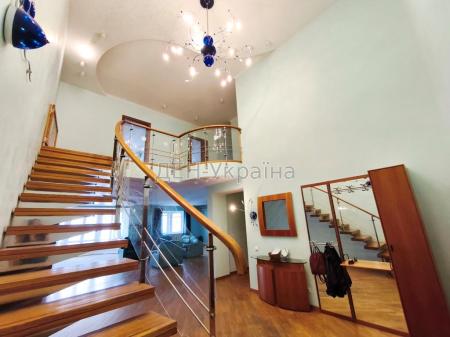 Продам 4-кімнатну квартиру