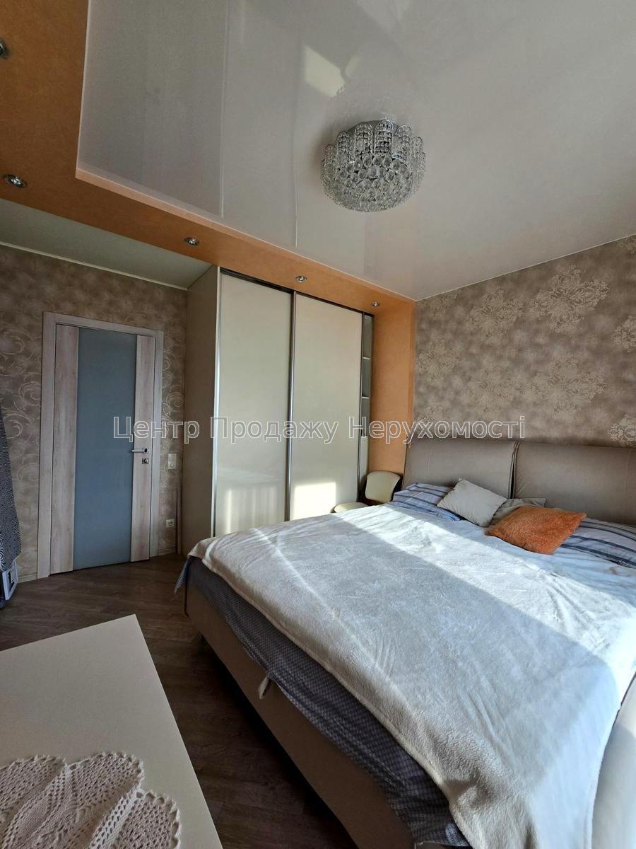 Фото Продається 2-кімнатна квартира в ЖК 