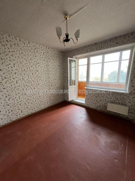 Продам 4-кімнатну квартиру