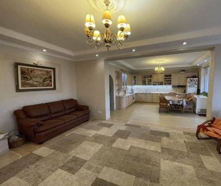 Продам 3-этажный дом