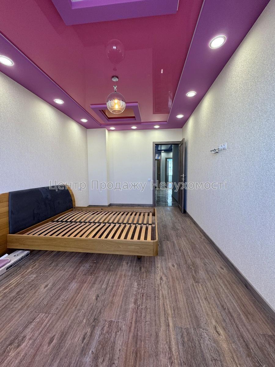 Фото Продається 2-кімнатна квартира в ЖК 