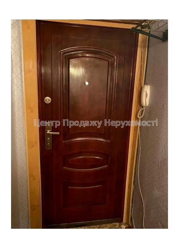 Фото Продам 2х кім. метро Армійська10