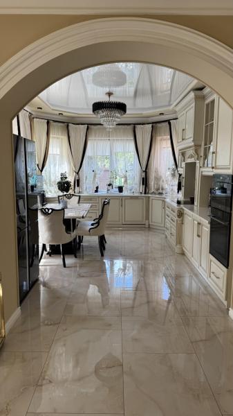 Продам 2-поверховий будинок
