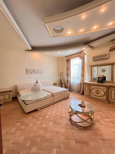 Продам 4-кімнатну квартиру