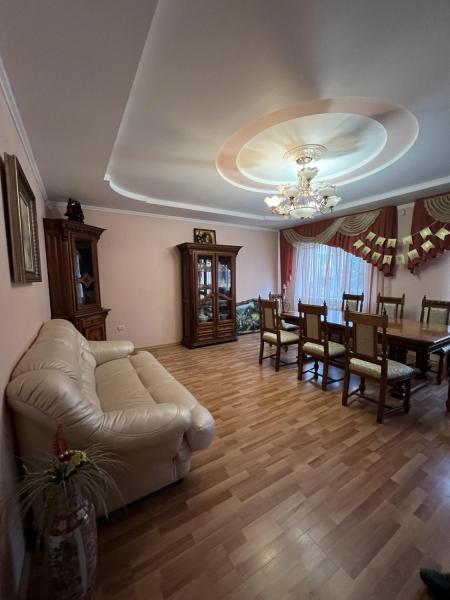 Продам 2-поверховий будинок