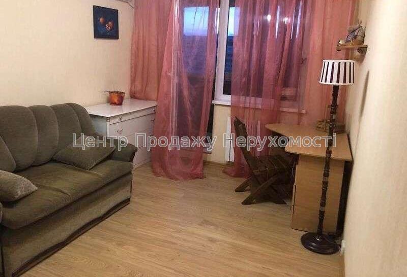 Фото У продажу 1 кімнатна квартира, метро Олексіївська6