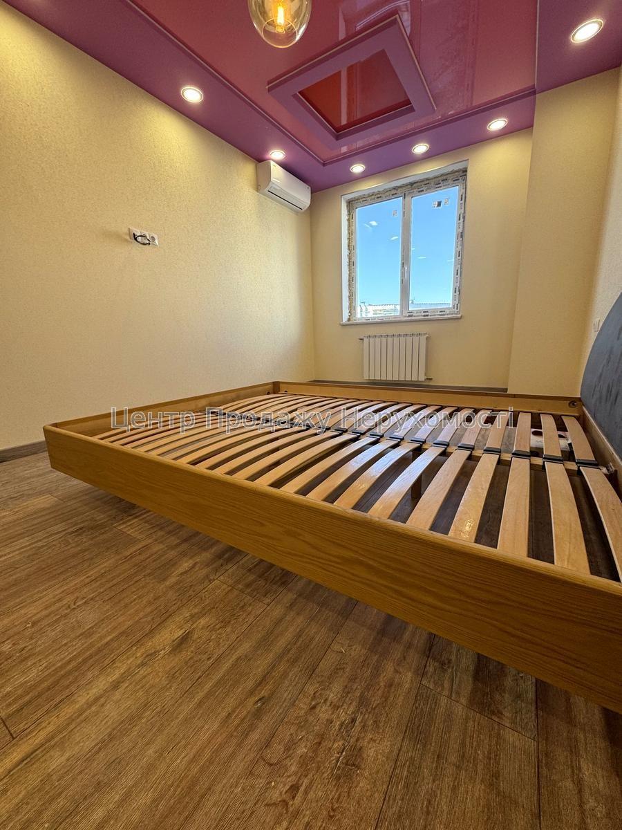 Фото Продається 2-кімнатна квартира в ЖК 