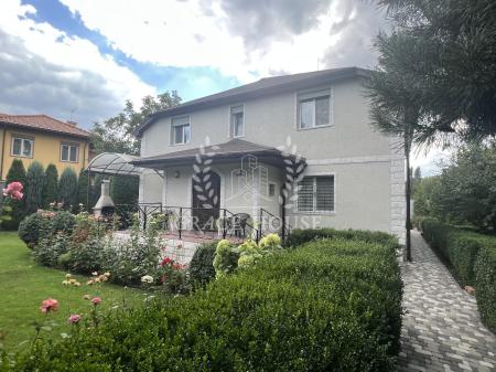 Продам 2-поверховий будинок