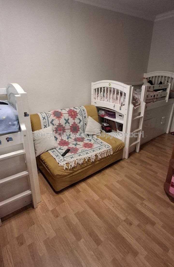 Фото Продам 2-кімнатну квартиру біля метро Дорогожичі ІВ8