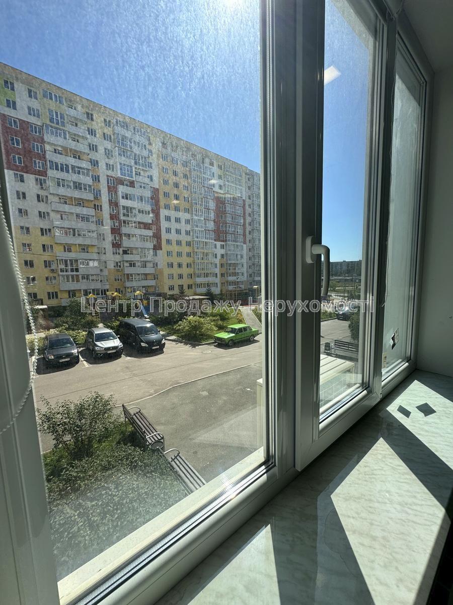 Фото Продається 2-кімнатна квартира в ЖК 