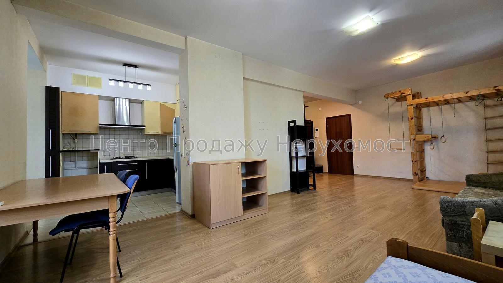 Фото Продам велику 2к квартиру, Девев'янко Q85