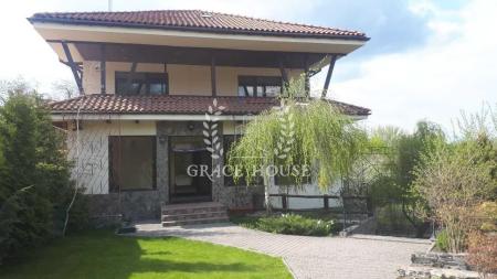 Продам 3-поверховий будинок