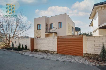 Продам 2-поверховий будинок