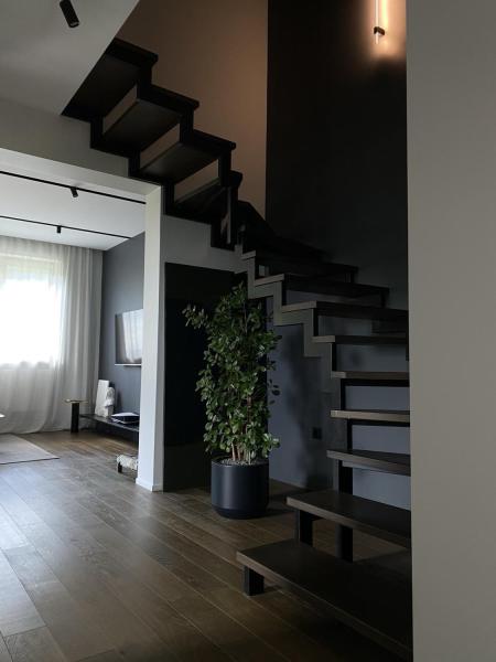 Продам 2-поверховий будинок