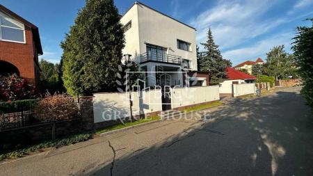 Продам 3-поверховий будинок