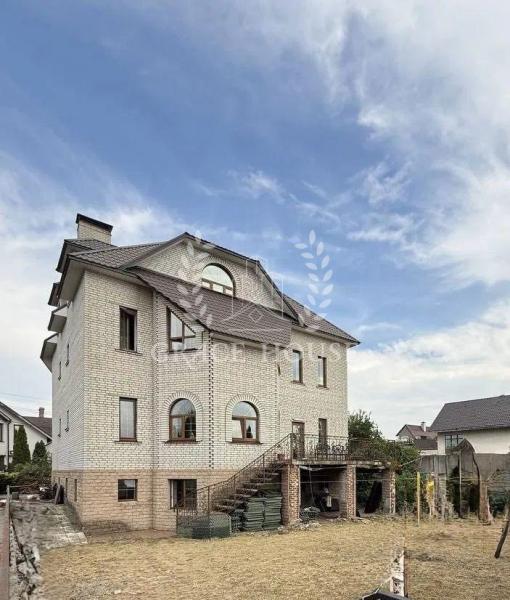 Здам 4-поверховий будинок