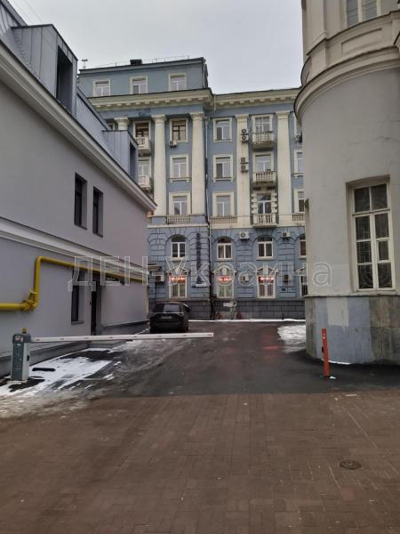 Продам офис в многоквартирном доме