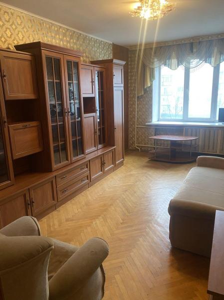 Продам 4-кімнатну квартиру