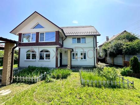 Продам 3-поверховий будинок