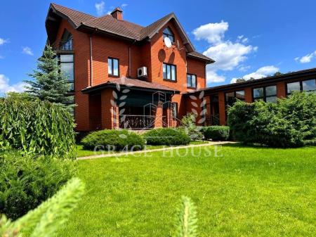 Продам 3-поверховий будинок