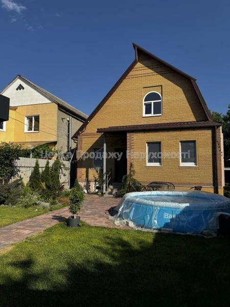 Продам 3-поверховий будинок