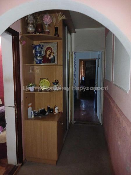 Продам 4-кімнатну квартиру