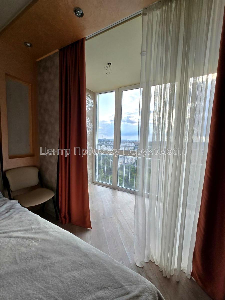 Фото Продається 2-кімнатна квартира в ЖК 