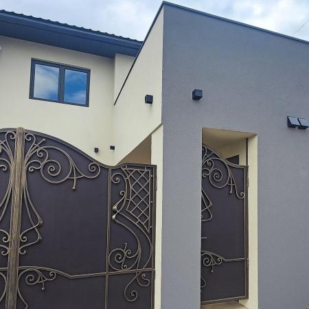 Продам 2-поверховий будинок