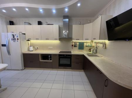 Продам 3-комнатную квартиру, ЖК 4 Сезона