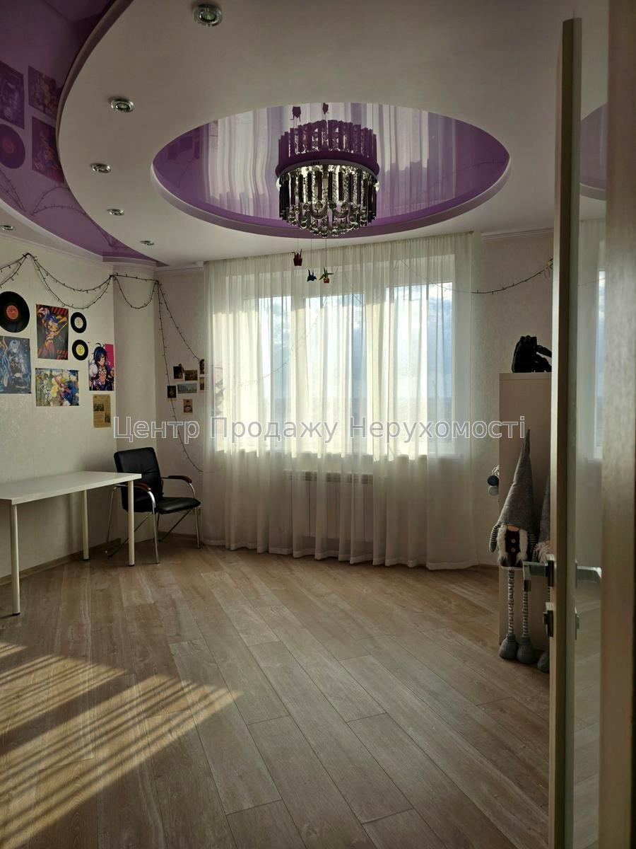 Фото Продається 2-кімнатна квартира в ЖК 