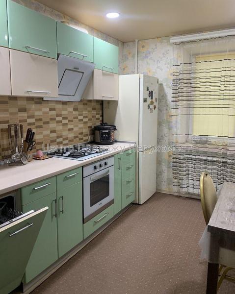 Продам 4-кімнатну квартиру