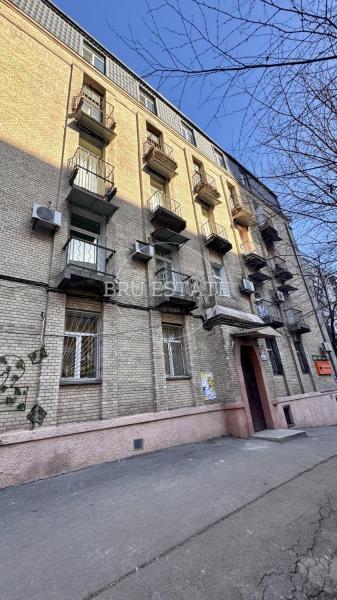 Продам 5-кімнатну квартиру