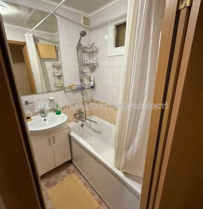 Фото Продам 2к квартиру м. Наукова Q84