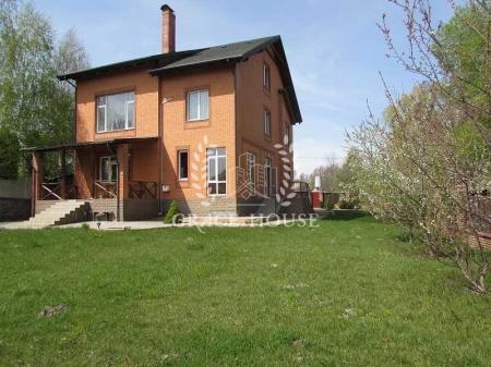 Продам 3-поверховий будинок