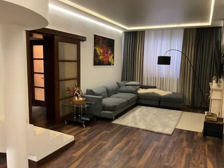 Продам 3-поверховий будинок