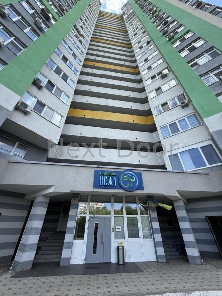 Продам офіс у багатоквартирному будинку