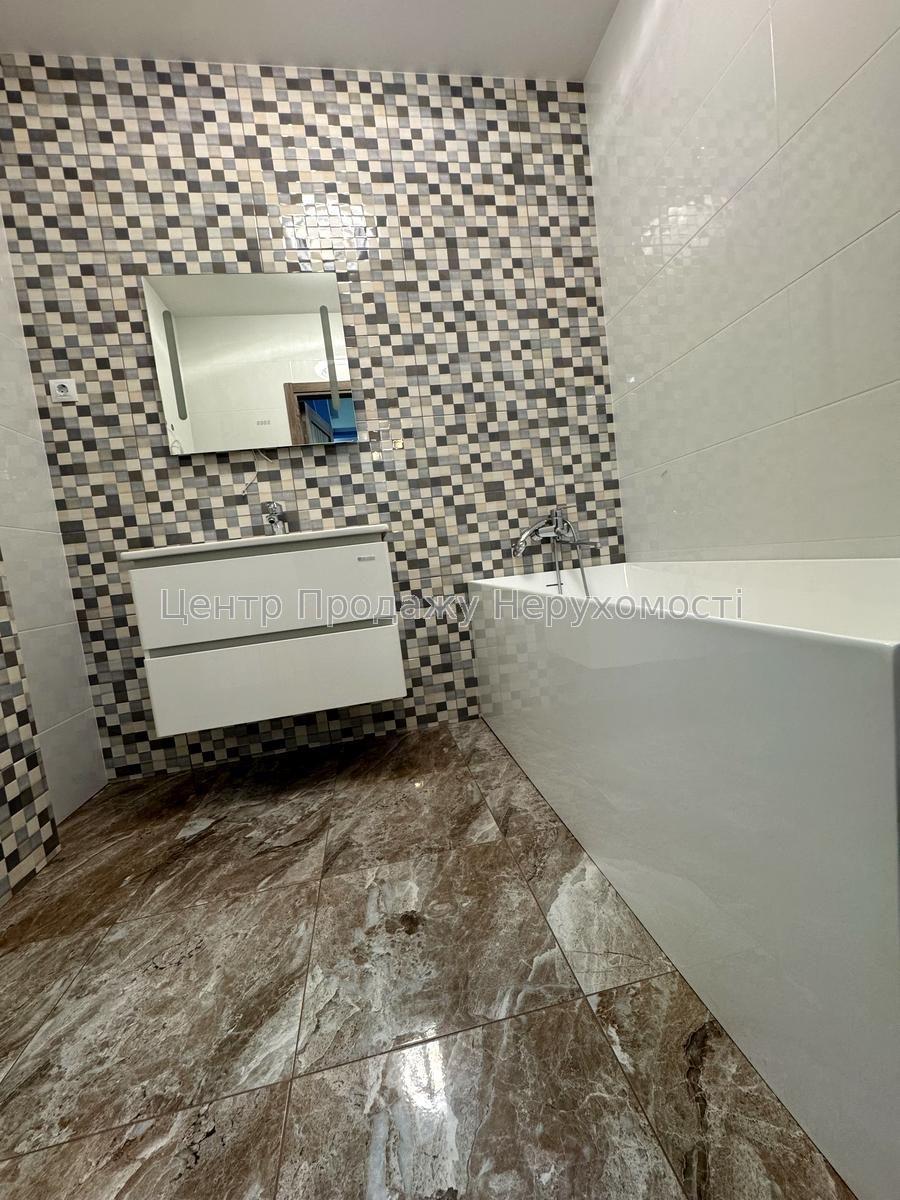 Фото Продається 2-кімнатна квартира в ЖК 