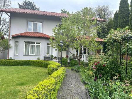 Продам 2-поверховий будинок