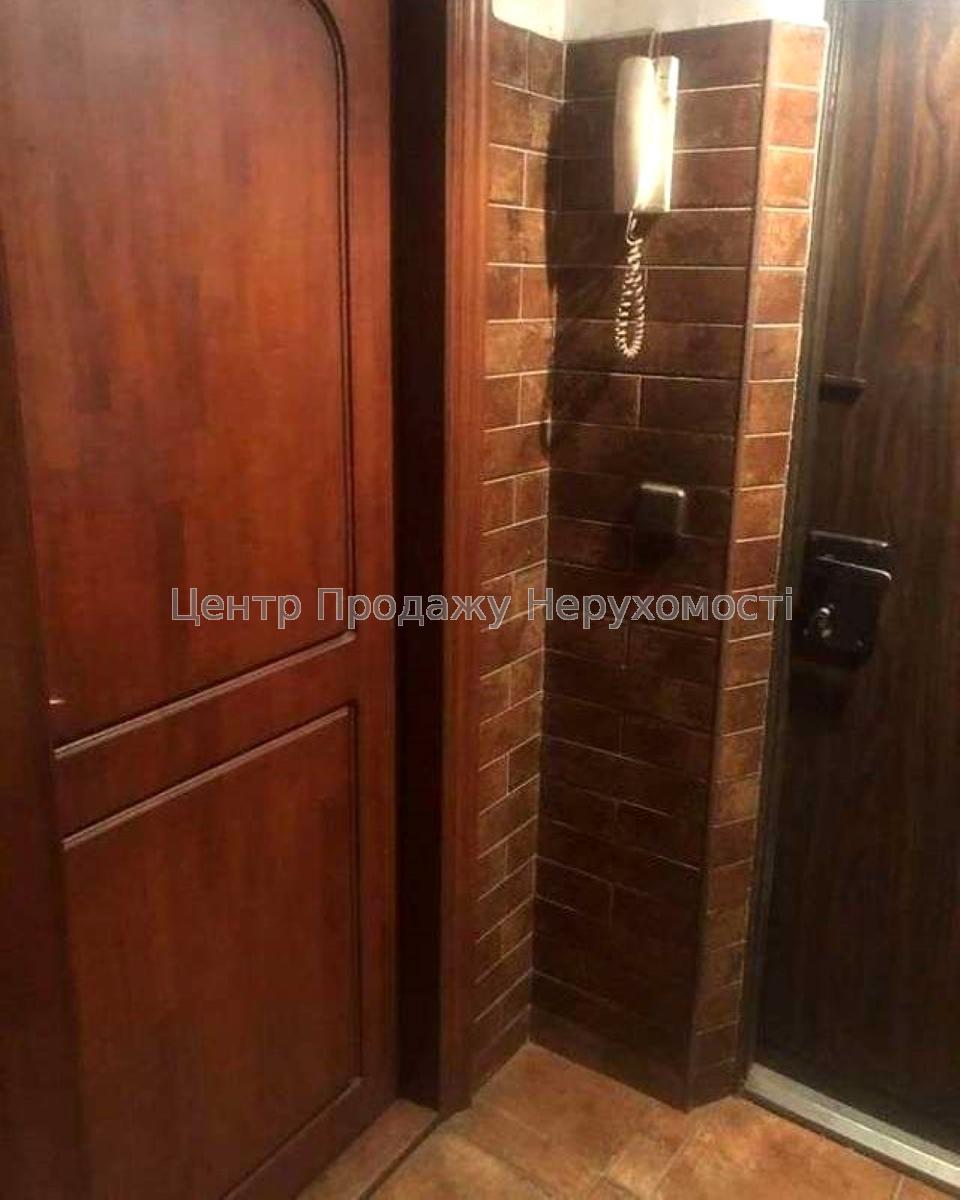 Фото Продам 2-кімнатну біля метро Сірець7