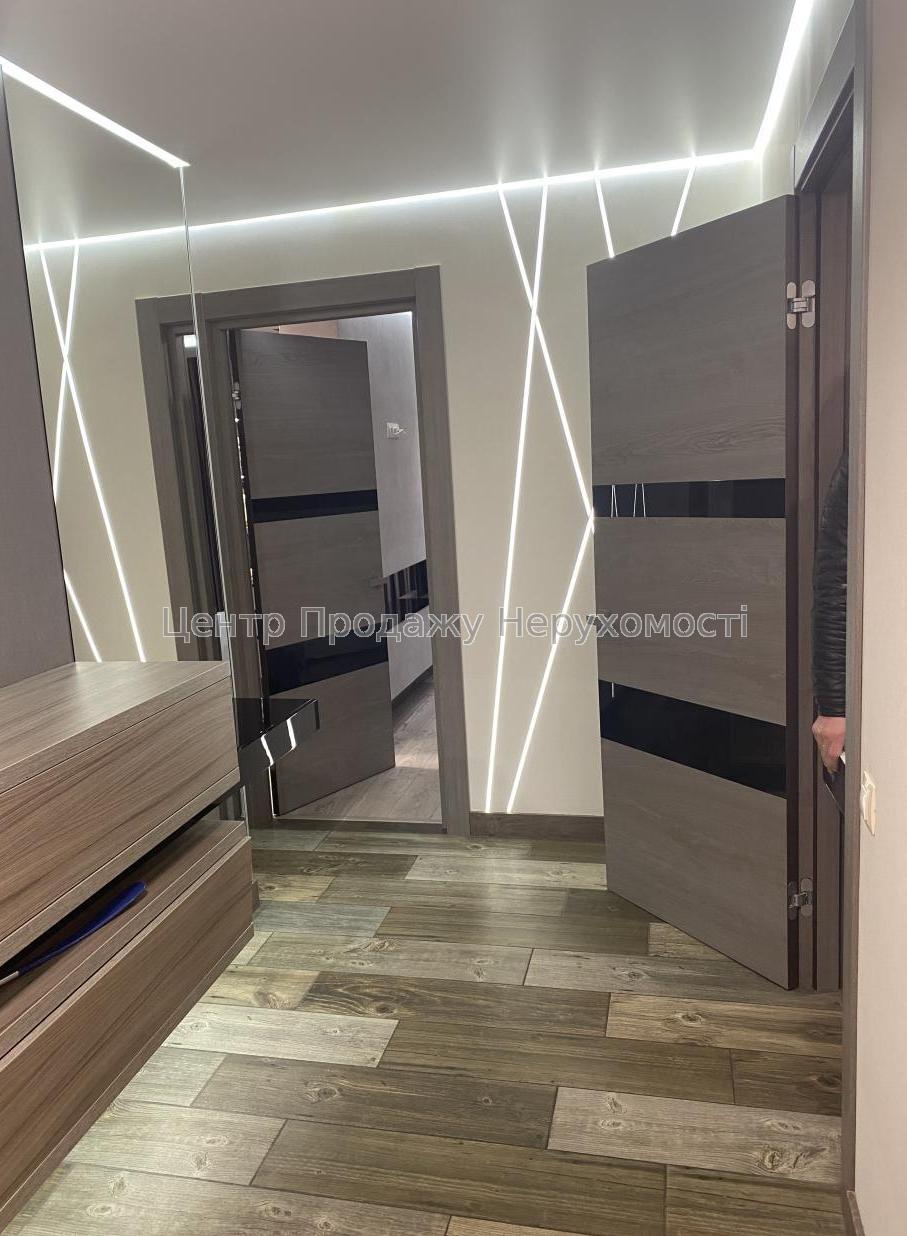 Фото R8 Продам 2 к квартиру з євроремонтом біля с/м Таврія-В7