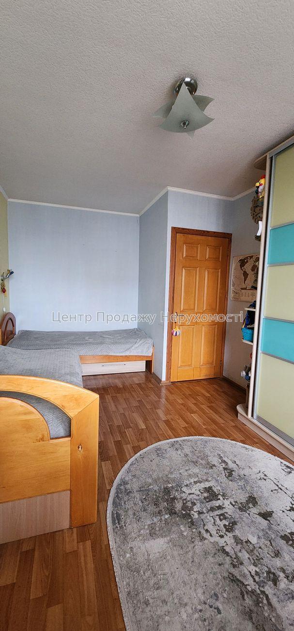 Фото R8  Продам 3к. квартиру в районі метро Метробудівників8