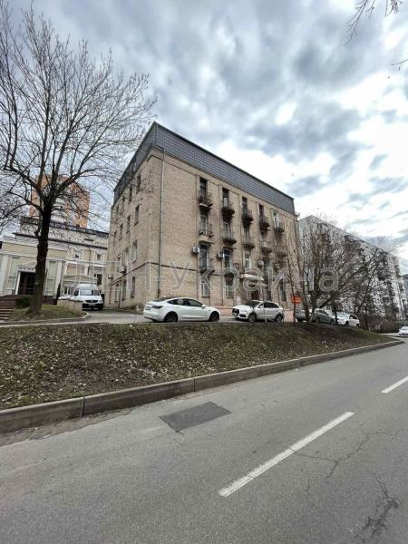 Продам 5-кімнатну квартиру