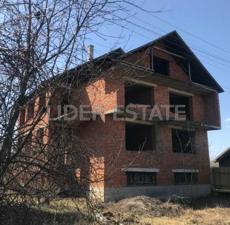 Продам ділянку зі старим будинком