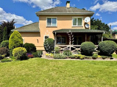 Продам 2-поверховий будинок