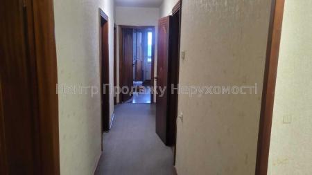 Продам 4-кімнатну квартиру