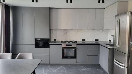 Продам 4-комнатную квартиру, ЖК Белый Шоколад. Center