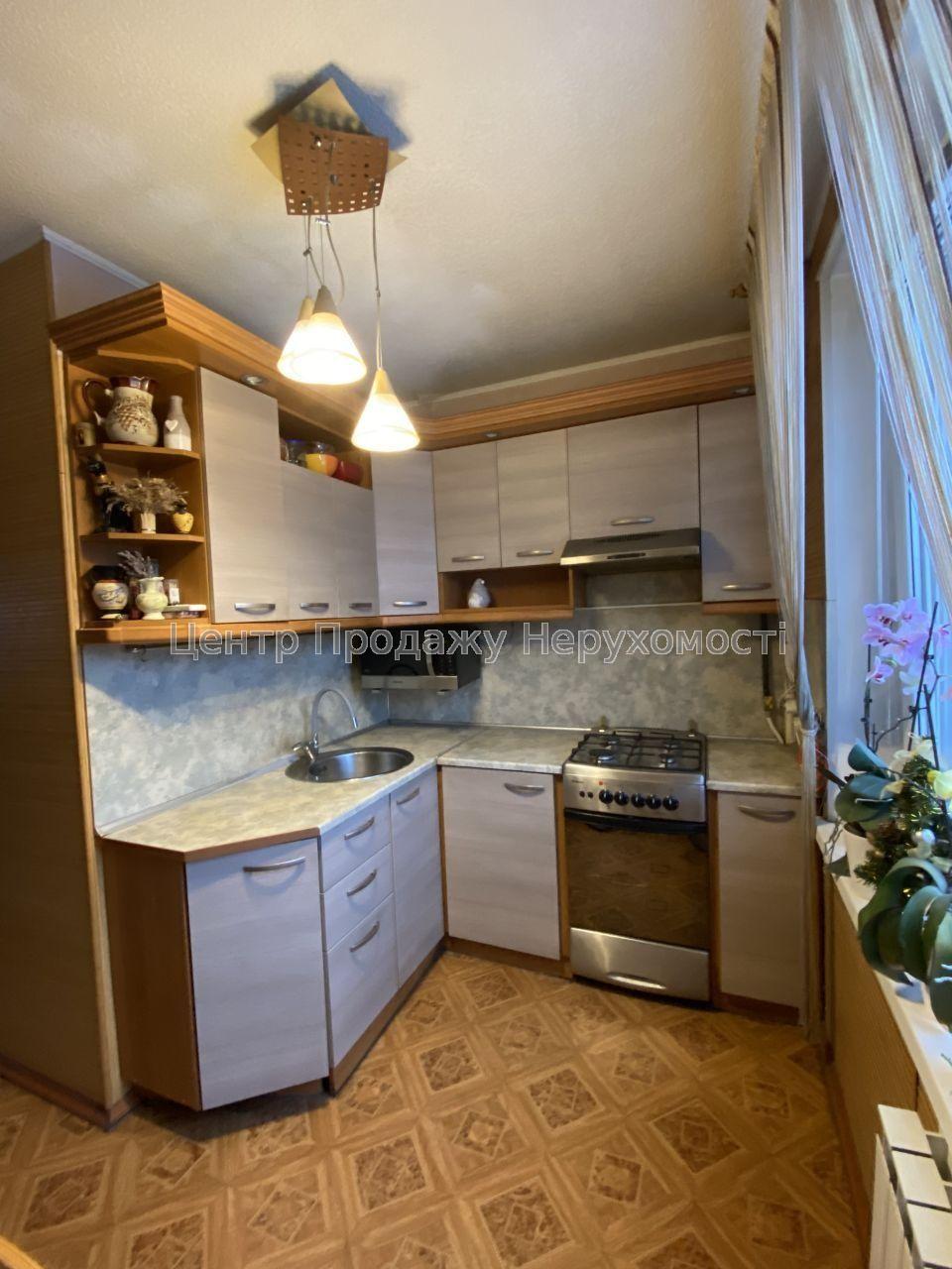 Фото R8  Продам 3к. квартиру в районі метро Метробудівників1