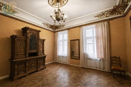 Продам 5-кімнатну квартиру