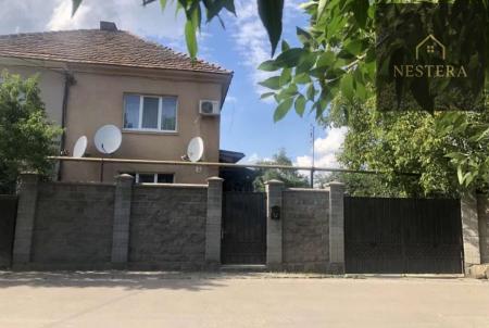 Продам 2-поверховий особняк